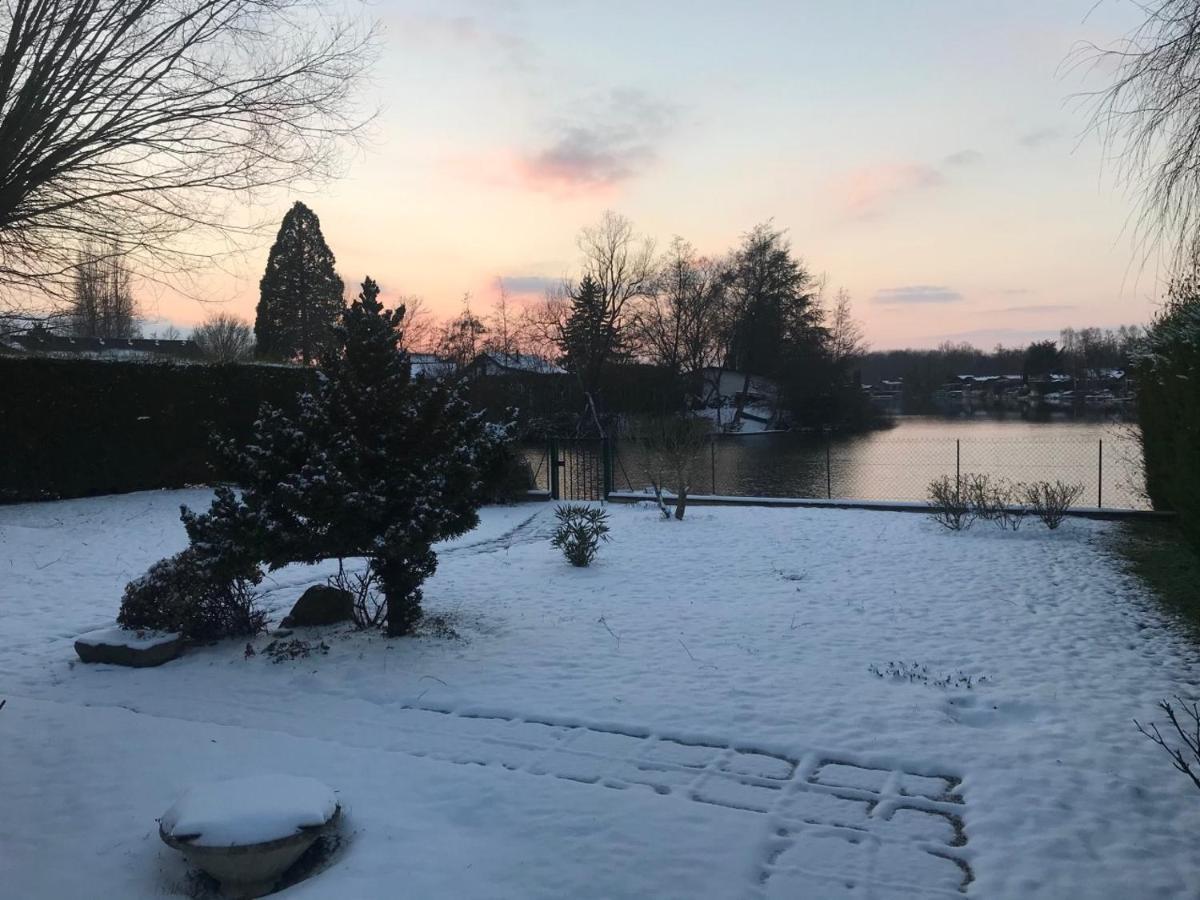 Le Chalet du Lac - Domaine de la Goujonne Saint-Sauveur-lès-Bray Extérieur photo
