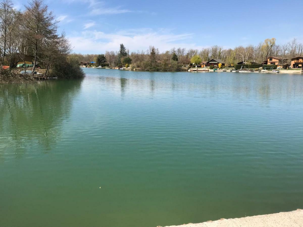 Le Chalet du Lac - Domaine de la Goujonne Saint-Sauveur-lès-Bray Extérieur photo