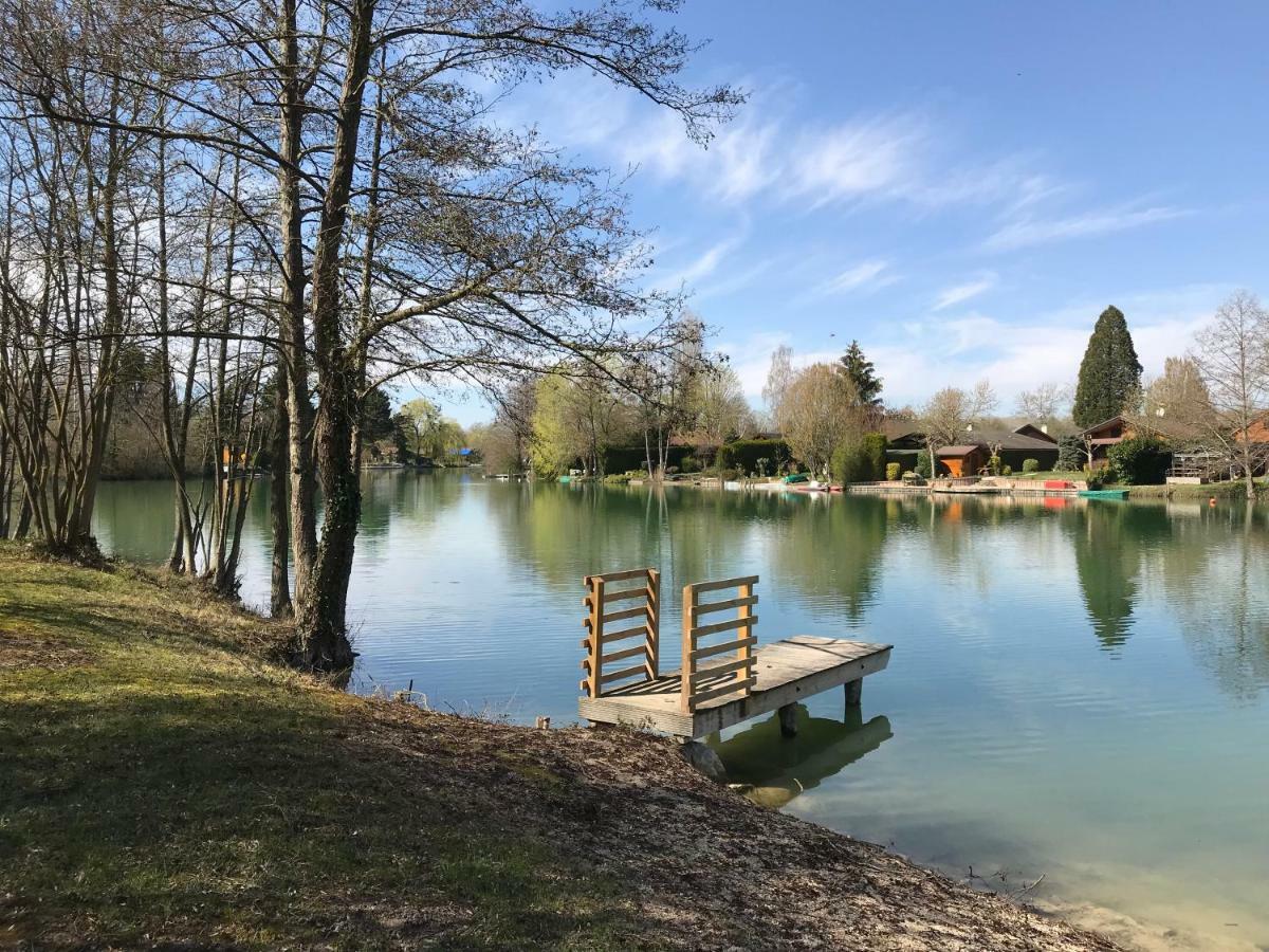 Le Chalet du Lac - Domaine de la Goujonne Saint-Sauveur-lès-Bray Extérieur photo