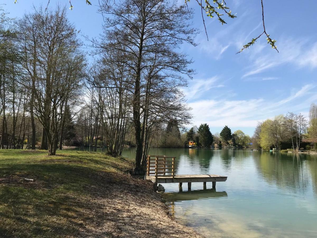 Le Chalet du Lac - Domaine de la Goujonne Saint-Sauveur-lès-Bray Extérieur photo