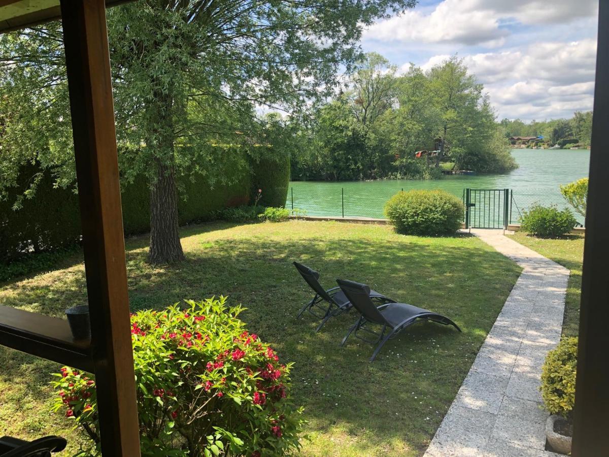 Le Chalet du Lac - Domaine de la Goujonne Saint-Sauveur-lès-Bray Extérieur photo